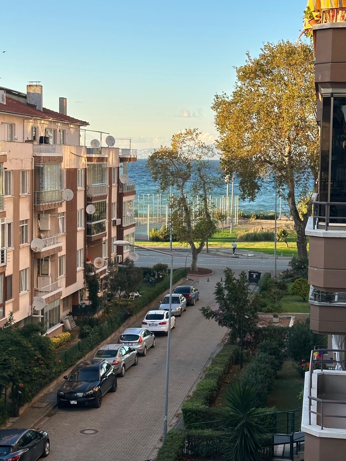 ATA EMLAK'TAN FATİH CADDESİ'NDE 3+1 DENİZ GÖREN SATILIK DAİRE