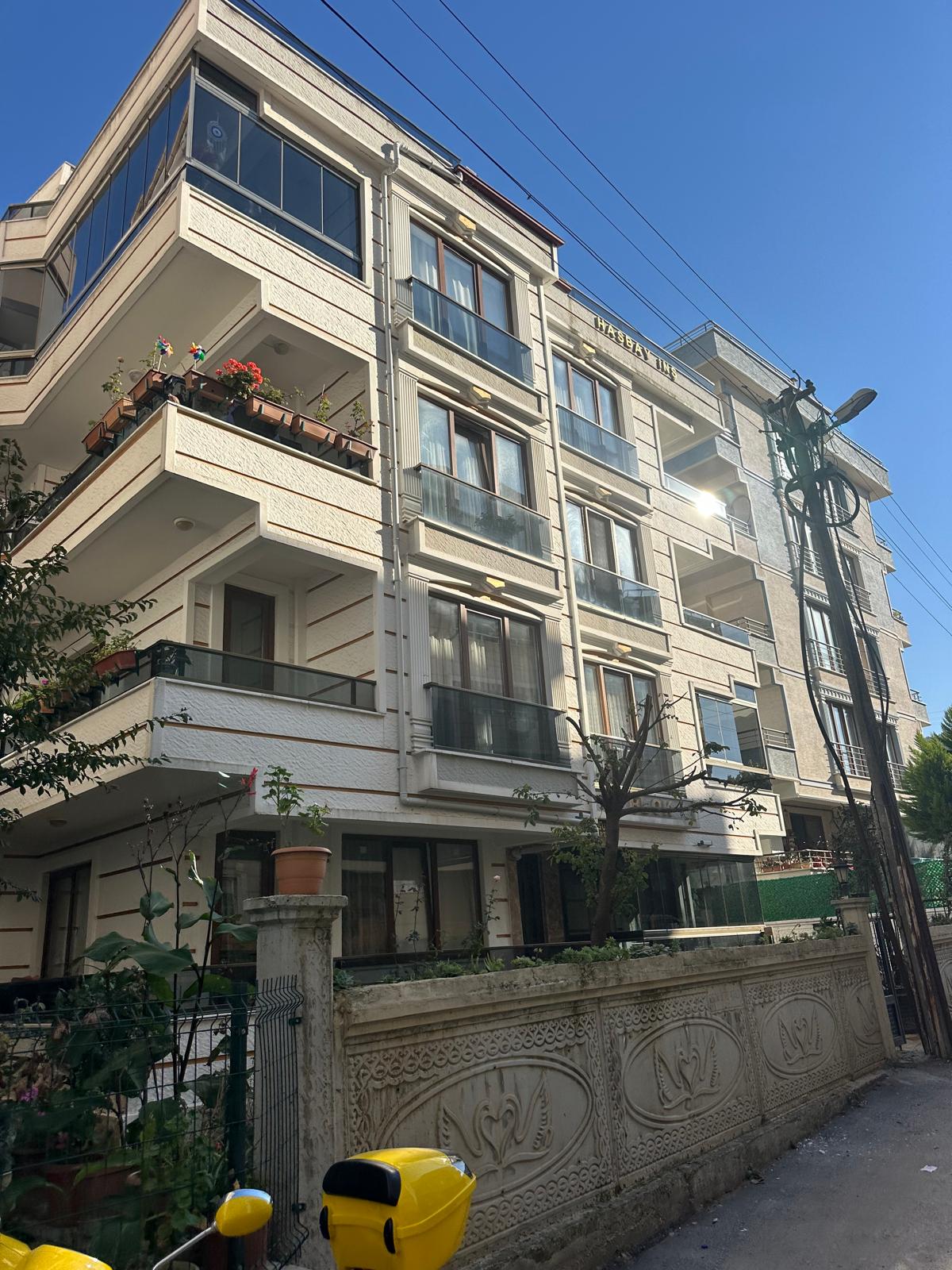 ATA EMLAK'TAN ÇINARCIK'TA YENİ BİNA FUL EŞYALI 1+1 KİRALIK DAİRE